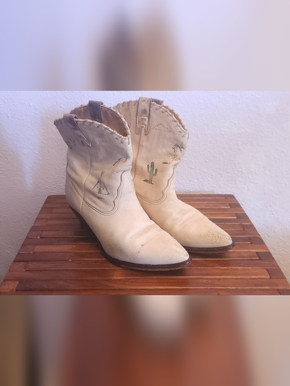 Zodiac Women’s Cream Western Ankle Boots with Desert Western Art Size 6.5